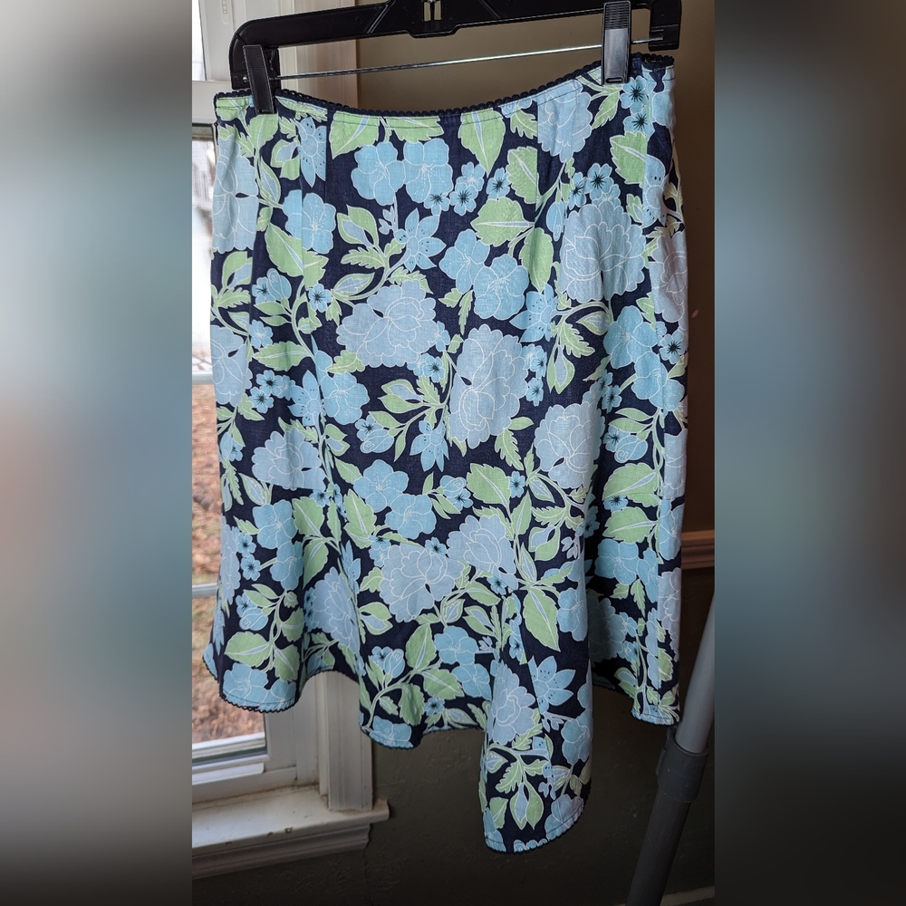 12P 100% linen Ann Taylor LOFT Petites flowered skirt.